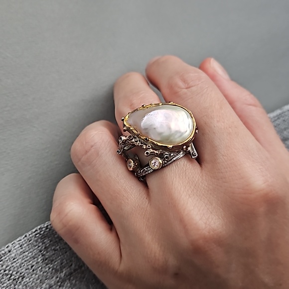 Sterling silver 14k gold plated iridescent Pearl and pink sapphire ring - Picture 3 of 8